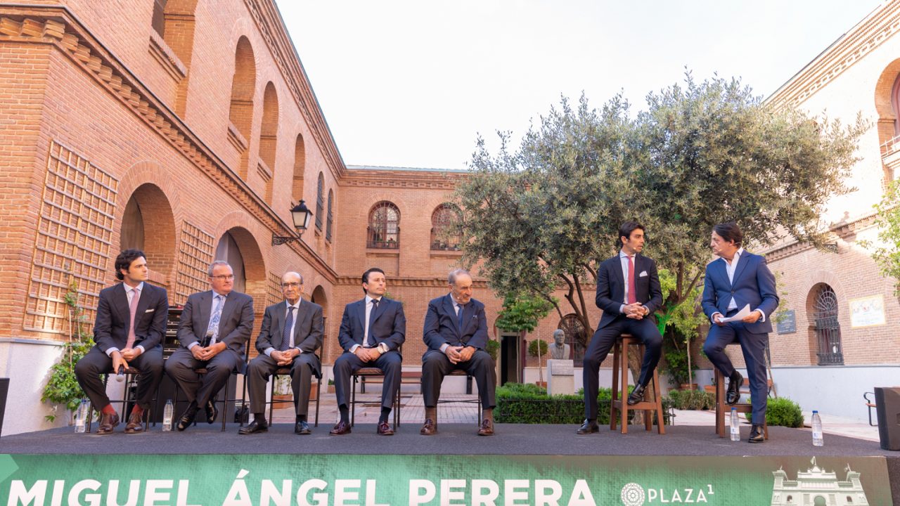Perera repasa su trayectoria en Las Ventas en un multitudinario encuentro con los aficionados