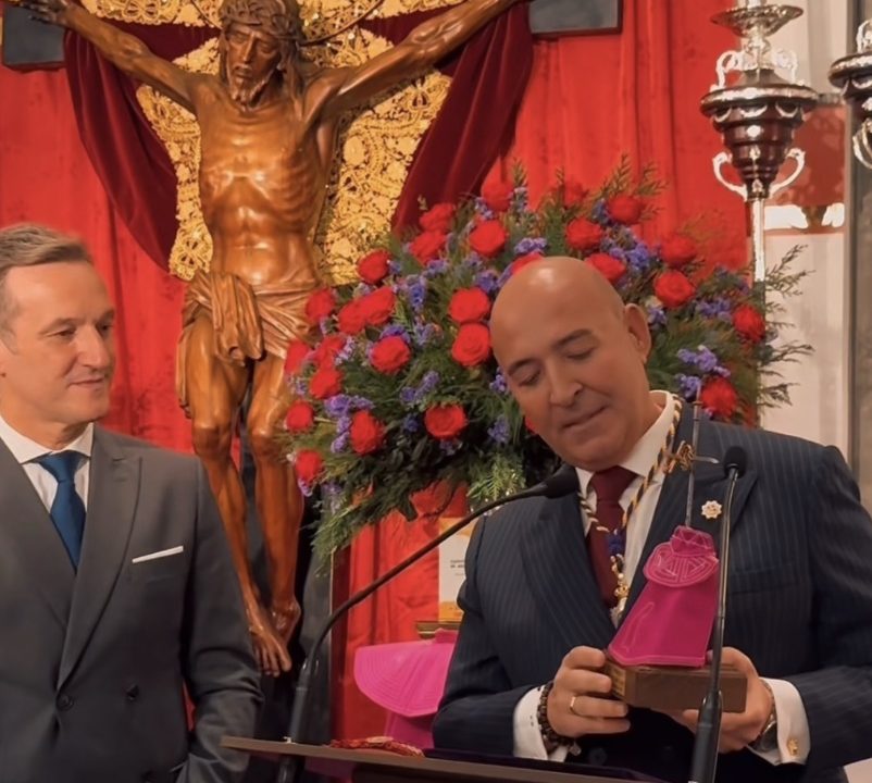 ‘Medinaceli misericordia en el ruedo, la esperanza cruza el albero en silencio’, la impactante exposición en la Sala Antoñete