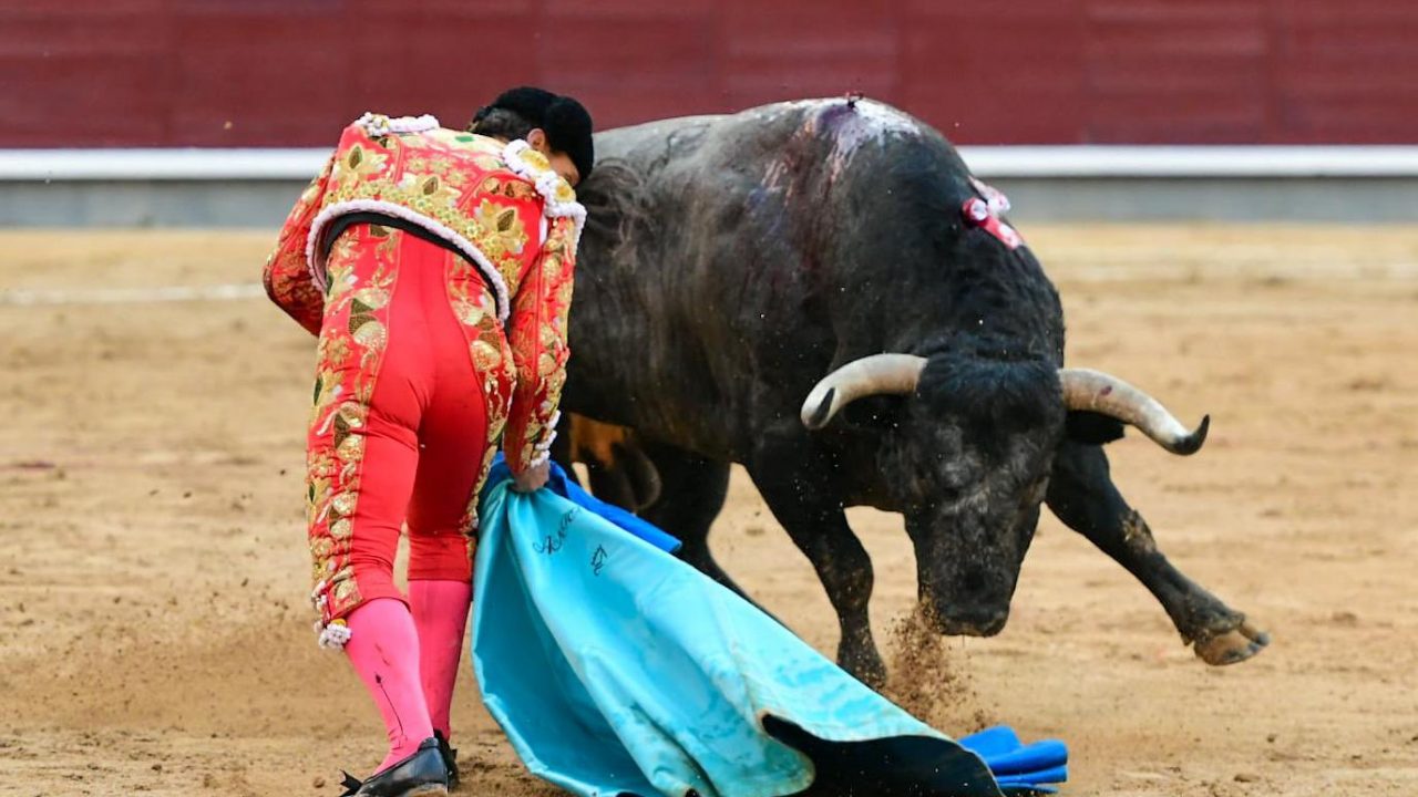 Saludos para Antonio Ferrera en la quinta de abono