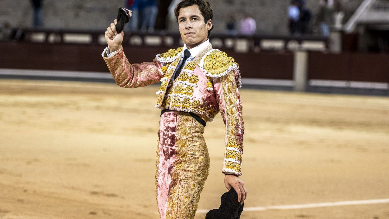 Gran tarde de Christian Parejo, oreja en el cierre de agosto 